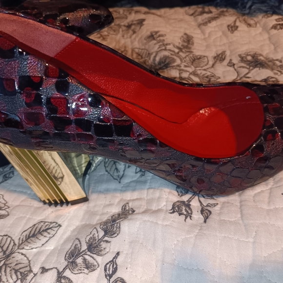Girotti burgundy shiny croco heels! - Picture 4 of 6